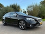 Volvo V40 1.6 T4 R-Design | Panoramadak | Camera | Leder/Alcantara | 18" Velgen | Stoelverwarming | Clima | PDC | Cruise | LED |