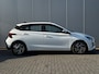 Hyundai i20 1.0 T-GDI 100pk Comfort / Navigatie d.m.v. Apple Carplay & Android Auto / Airco / Achteruitrijcamera / Airco | Camera | Carplay | Bestuurdersstoel in hoogte verstelbaar | Cruise control | Dodehoek detectie | Navigatie | Lichtmetalen velgen | Digitaal cockpit | Parkeersensoren