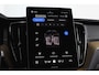 Volvo XC60 2.0 T8 Plug-in hybrid AWD Ultra Dark Org. NL. | Forest Lake | S/K-Panodak | Adapt. Cruise | Stoel-+Stuurverw. | PDC | 360 Camera | NAV + App. Connect | ECC | Elek. Klep | LM 22" |
