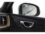 Volvo XC60 2.0 T8 Plug-in hybrid AWD Ultra Dark Org. NL. | Forest Lake | S/K-Panodak | Adapt. Cruise | Stoel-+Stuurverw. | PDC | 360 Camera | NAV + App. Connect | ECC | Elek. Klep | LM 22" |