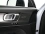 Volvo XC40 B4 Plus Dark | Harman/Kardon | Elek Stoelen | Camera | Trekhaak | All Season | Adaptive Cruise | BLIS | Pilot Assist