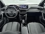 Peugeot e-2008 EV Allure 54 kWh | ACCU 96% | Camera | Navigatie | Parkeersenoren | Rijstrooksensor met Correctie