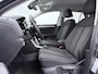 Volkswagen T-Roc 1.5 TSI Life | Camera | ACC | 17'' | Keyless | Getint Glas |