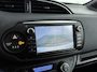 Toyota Yaris 1.5 Hybrid Bi-Tone | Lichtmetalen Velgen | Mistlampen | Cruise Control + Climate Control | Elektrische Ramen + Spiegels |