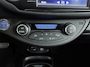 Toyota Yaris 1.5 Hybrid Bi-Tone | Lichtmetalen Velgen | Mistlampen | Cruise Control + Climate Control | Elektrische Ramen + Spiegels |