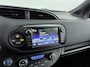 Toyota Yaris 1.5 Hybrid Bi-Tone | Lichtmetalen Velgen | Mistlampen | Cruise Control + Climate Control | Elektrische Ramen + Spiegels |