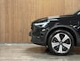 Volvo XC40 T5 Recharge Ultimate Dark | Trekhaak | Schuifdak | Harman Kardon | Parkeercamera | All Season banden | Adaptieve Cruise Control | Pilot Assist | BLIS Dode Hoek Detectie | Bestuurdersstoel elektrisch geheugen | Stoel en Stuurwielverwarming | Privacy Glass | 19 Inch | Passagiersstoel elektrisch | Microtech / alcantara bekleding met wit stiksel en bies | Zitting verlenging voorstoelen | Keyless Drive | Parkeersensoren voor+achter | Privacy Glass | Elektrisch bedienbare achterklep | Climate Control L+R | DAB Radio | Apple Carplay/Android Auto | Volvo On Call met mobiele App functie | Onyx Black Metallic |