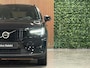Volvo XC40 T5 Recharge Ultimate Dark | Trekhaak | Schuifdak | Harman Kardon | Parkeercamera | All Season banden | Adaptieve Cruise Control | Pilot Assist | BLIS Dode Hoek Detectie | Bestuurdersstoel elektrisch geheugen | Stoel en Stuurwielverwarming | Privacy Glass | 19 Inch | Passagiersstoel elektrisch | Microtech / alcantara bekleding met wit stiksel en bies | Zitting verlenging voorstoelen | Keyless Drive | Parkeersensoren voor+achter | Privacy Glass | Elektrisch bedienbare achterklep | Climate Control L+R | DAB Radio | Apple Carplay/Android Auto | Volvo On Call met mobiele App functie | Onyx Black Metallic |