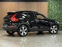 Volvo XC40 T5 Recharge Ultimate Dark | Trekhaak | Schuifdak | Harman Kardon | Parkeercamera | All Season banden | Adaptieve Cruise Control | Pilot Assist | BLIS Dode Hoek Detectie | Bestuurdersstoel elektrisch geheugen | Stoel en Stuurwielverwarming | Privacy Glass | 19 Inch | Passagiersstoel elektrisch | Microtech / alcantara bekleding met wit stiksel en bies | Zitting verlenging voorstoelen | Keyless Drive | Parkeersensoren voor+achter | Privacy Glass | Elektrisch bedienbare achterklep | Climate Control L+R | DAB Radio | Apple Carplay/Android Auto | Volvo On Call met mobiele App functie | Onyx Black Metallic |