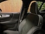 Volvo XC40 T5 Recharge Ultimate Dark | Trekhaak | Schuifdak | Harman Kardon | Parkeercamera | All Season banden | Adaptieve Cruise Control | Pilot Assist | BLIS Dode Hoek Detectie | Bestuurdersstoel elektrisch geheugen | Stoel en Stuurwielverwarming | Privacy Glass | 19 Inch | Passagiersstoel elektrisch | Microtech / alcantara bekleding met wit stiksel en bies | Zitting verlenging voorstoelen | Keyless Drive | Parkeersensoren voor+achter | Privacy Glass | Elektrisch bedienbare achterklep | Climate Control L+R | DAB Radio | Apple Carplay/Android Auto | Volvo On Call met mobiele App functie | Onyx Black Metallic |