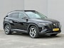 Hyundai Tucson 1.6 T-GDI PHEV Comfort Smart Sky 4WD / Dealer Onderhouden / SOH 100% / Panoramadak / Adaptief Cruise Control / Navigatie / Achteruitrijcamera / Apple Carplay & Android Auto / Stoel & Stuurverwarming / 19" LM Velgen / Elektrische Achterklep /