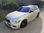 BMW 1-Serie M135i High Executive / AUTOMAAT / SCHUIFDAK / LEER / NAVI / HARMAN KARDON