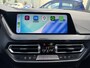 BMW 1-Serie 118i 140PK AUTOMAAT HI PANO/H&K/APPCARPLAY/HUD/ NAVI/DIGICOCKPIT/LED/2XKEYLESS/P-CAM/2XPDC/CLIMA/STUURWIELVERWARMING/MEDIA/S&S/SPORTZETELS/LMV - NL AUTO - KM=NAP - 2. EIG. -