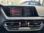 BMW 1-Serie 118i 140PK AUTOMAAT HI PANO/H&K/APPCARPLAY/HUD/ NAVI/DIGICOCKPIT/LED/2XKEYLESS/P-CAM/2XPDC/CLIMA/STUURWIELVERWARMING/MEDIA/S&S/SPORTZETELS/LMV - NL AUTO - KM=NAP - 2. EIG. -