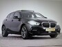 BMW 1-Serie 118i 140PK AUTOMAAT HI PANO/H&K/APPCARPLAY/HUD/ NAVI/DIGICOCKPIT/LED/2XKEYLESS/P-CAM/2XPDC/CLIMA/STUURWIELVERWARMING/MEDIA/S&S/SPORTZETELS/LMV - NL AUTO - KM=NAP - 2. EIG. -