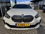 BMW 1-Serie 118i 136PK AUTOMAAT M SPORT APPCARPLAY/NAVI/SFEER/ DIGICOCKPIT/LED/2XPDC/KUIPZETELS/M-AERODYNAMICA/S&S/CLIMA/MEDIA/BTA - 1 EIG./NL AUTO/KM = NAP