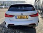 BMW 1-Serie 118i 136PK AUTOMAAT M SPORT APPCARPLAY/NAVI/SFEER/ DIGICOCKPIT/LED/2XPDC/KUIPZETELS/M-AERODYNAMICA/S&S/CLIMA/MEDIA/BTA - 1 EIG./NL AUTO/KM = NAP