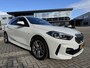 BMW 1-Serie 118i 136PK AUTOMAAT M SPORT APPCARPLAY/NAVI/SFEER/ DIGICOCKPIT/LED/2XPDC/KUIPZETELS/M-AERODYNAMICA/S&S/CLIMA/MEDIA/BTA - 1 EIG./NL AUTO/KM = NAP