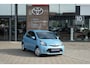 Toyota Aygo 1.0 VVT-i Dynamic Blue | 14” Lichtmetalen velgen | buitenspiegels en deurgrepen in blauw | stootlijsten zijkant in blauw (alleen i.c.m Cool Soda Blue) | instrumentringen in blauw | bekleding blauw