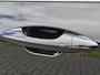 Hyundai Kona Electric Comfort Smart 65.4 kWh / SOH 99% / Fabrieksgarantie tot 05-2030 / Stuur- & Stoelverwarming / CCS snelladen / Warmtepomp / All season banden / Rondomzicht camera / Keyless Entry/Start / Elektrische achterklep / Apple Carplay Android Auto /