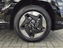 Hyundai Kona Electric Comfort Smart 65.4 kWh / SOH 99% / Fabrieksgarantie tot 05-2030 / Stuur- & Stoelverwarming / CCS snelladen / Warmtepomp / All season banden / Rondomzicht camera / Keyless Entry/Start / Elektrische achterklep / Apple Carplay Android Auto /