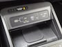 Hyundai Kona Electric Comfort Smart 65.4 kWh / SOH 99% / Fabrieksgarantie tot 05-2030 / Stuur- & Stoelverwarming / CCS snelladen / Warmtepomp / All season banden / Rondomzicht camera / Keyless Entry/Start / Elektrische achterklep / Apple Carplay Android Auto /