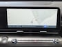 Hyundai Kona Electric Comfort Smart 65.4 kWh / SOH 99% / Fabrieksgarantie tot 05-2030 / Stuur- & Stoelverwarming / CCS snelladen / Warmtepomp / All season banden / Rondomzicht camera / Keyless Entry/Start / Elektrische achterklep / Apple Carplay Android Auto /