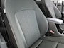 Hyundai Kona Electric Comfort Smart 65.4 kWh / SOH 99% / Fabrieksgarantie tot 05-2030 / Stuur- & Stoelverwarming / CCS snelladen / Warmtepomp / All season banden / Rondomzicht camera / Keyless Entry/Start / Elektrische achterklep / Apple Carplay Android Auto /