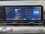 Hyundai Kona Electric Comfort Smart 65.4 kWh / SOH 99% / Fabrieksgarantie tot 05-2030 / Stuur- & Stoelverwarming / CCS snelladen / Warmtepomp / All season banden / Rondomzicht camera / Keyless Entry/Start / Elektrische achterklep / Apple Carplay Android Auto /