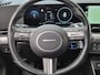 Hyundai Kona Electric Comfort Smart 65.4 kWh / SOH 99% / Fabrieksgarantie tot 05-2030 / Stuur- & Stoelverwarming / CCS snelladen / Warmtepomp / All season banden / Rondomzicht camera / Keyless Entry/Start / Elektrische achterklep / Apple Carplay Android Auto /
