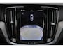 Volvo S60 Recharge T8 AWD Ultimate Dark - Panorama/schuifdak - IntelliSafe Assist & Surround - Bowers & Wilkins audio - Adaptieve LED koplampen - Parkeercamera achter - Verwarmde voorstoelen, stuur & achterbank - Parkeersensoren voor & achter - Elektr. bedienb. voorstoelen met geheugen - Head up display - Inklapbare trekhaak - 19' LMV