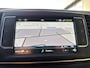 Peugeot e-Expert DC 75 kWh (Stoelverwarming - 2x Schuifdeuren - Keyless Entry - Laadruimte betimmering - Automatische Airco - Navigatie - Parkeersensoren V+A - Apple Carplay)