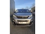 Peugeot e-Expert DC 75 kWh (Stoelverwarming - 2x Schuifdeuren - Keyless Entry - Laadruimte betimmering - Automatische Airco - Navigatie - Parkeersensoren V+A - Apple Carplay)
