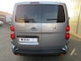 Peugeot e-Expert DC 75 kWh (Stoelverwarming - 2x Schuifdeuren - Keyless Entry - Laadruimte betimmering - Automatische Airco - Navigatie - Parkeersensoren V+A - Apple Carplay)