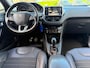 Peugeot 208 1.2 VTi Allure van 2de Eigenaar en navigatie en bluetooth telefoon / media en cruise controle