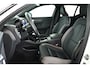 Volvo XC40 Single Motor Extended Range Plus 82 kWh Trekhaak / CarPlay / Pilot assist / Camera
