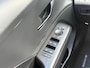 Hyundai Kona 1.6 GDI HEV Comfort Afneembare Trekhaak / 1100 kg Trekgewicht / 1e Eigenaar / Hybride / Automaat / Adaptieve cruise control / Achteruitrijcamera / Parkeersensoren / Navigatiesysteem / Apple CarPlay & Android Auto / Climate control / 16 inch lichtmetalen velgen / Lane assist / Highway Driving Assist / LED-dagrijverlichting / Regensensor / Schakelpaddles / Hyundai Bluelink / Multifunctioneel stuurwiel
