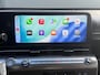 Hyundai Kona 1.6 GDI HEV Comfort Afneembare Trekhaak / 1100 kg Trekgewicht / 1e Eigenaar / Hybride / Automaat / Adaptieve cruise control / Achteruitrijcamera / Parkeersensoren / Navigatiesysteem / Apple CarPlay & Android Auto / Climate control / 16 inch lichtmetalen velgen / Lane assist / Highway Driving Assist / LED-dagrijverlichting / Regensensor / Schakelpaddles / Hyundai Bluelink / Multifunctioneel stuurwiel