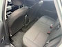 Hyundai Kona 1.6 GDI HEV Comfort Afneembare Trekhaak / 1100 kg Trekgewicht / 1e Eigenaar / Hybride / Automaat / Adaptieve cruise control / Achteruitrijcamera / Parkeersensoren / Navigatiesysteem / Apple CarPlay & Android Auto / Climate control / 16 inch lichtmetalen velgen / Lane assist / Highway Driving Assist / LED-dagrijverlichting / Regensensor / Schakelpaddles / Hyundai Bluelink / Multifunctioneel stuurwiel