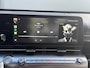 Hyundai Kona 1.6 GDI HEV Comfort Afneembare Trekhaak / 1100 kg Trekgewicht / 1e Eigenaar / Hybride / Automaat / Adaptieve cruise control / Achteruitrijcamera / Parkeersensoren / Navigatiesysteem / Apple CarPlay & Android Auto / Climate control / 16 inch lichtmetalen velgen / Lane assist / Highway Driving Assist / LED-dagrijverlichting / Regensensor / Schakelpaddles / Hyundai Bluelink / Multifunctioneel stuurwiel