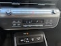 Hyundai Kona 1.6 GDI HEV Comfort Afneembare Trekhaak / 1100 kg Trekgewicht / 1e Eigenaar / Hybride / Automaat / Adaptieve cruise control / Achteruitrijcamera / Parkeersensoren / Navigatiesysteem / Apple CarPlay & Android Auto / Climate control / 16 inch lichtmetalen velgen / Lane assist / Highway Driving Assist / LED-dagrijverlichting / Regensensor / Schakelpaddles / Hyundai Bluelink / Multifunctioneel stuurwiel