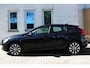 Volvo V40 T3 Automaat Dynamic Edition | Autonomous emergency braking | Cruise control | Electronic climate control | 17" lichtmetalen velgen | Voorstoelen verwarmd | Regensensor | Schakelpaddles | DAB ontvanger |
