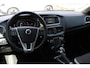 Volvo V40 T3 Automaat Dynamic Edition | Autonomous emergency braking | Cruise control | Electronic climate control | 17" lichtmetalen velgen | Voorstoelen verwarmd | Regensensor | Schakelpaddles | DAB ontvanger |