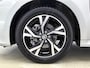 Toyota Yaris 1.5 Hybrid 115 Dynamic Comfort Pack | BTW voertuig | Dodehoek detectie | Stoel+stuurverwarming | Parkeersensoren voor+achter | Draadloze telefoonlader | Navigatie | Apple CarPlay/Android Auto |