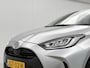 Toyota Yaris 1.5 Hybrid 115 Dynamic Comfort Pack | BTW voertuig | Dodehoek detectie | Stoel+stuurverwarming | Parkeersensoren voor+achter | Draadloze telefoonlader | Navigatie | Apple CarPlay/Android Auto |