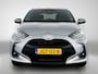 Toyota Yaris 1.5 Hybrid 115 Dynamic Comfort Pack | BTW voertuig | Dodehoek detectie | Stoel+stuurverwarming | Parkeersensoren voor+achter | Draadloze telefoonlader | Navigatie | Apple CarPlay/Android Auto |