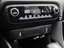 Toyota Yaris 1.5 Hybrid 115 Dynamic Comfort Pack | BTW voertuig | Dodehoek detectie | Stoel+stuurverwarming | Parkeersensoren voor+achter | Draadloze telefoonlader | Navigatie | Apple CarPlay/Android Auto |