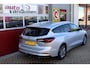 Ford Focus Wagon 1.0 EcoBoost Hybrid Titanium O.a: PDC, Trekhaak, Navi, Clima, Cruise, DAB, Etc. All-in prijs!