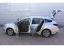 Ford Focus Wagon 1.0 EcoBoost Hybrid Titanium O.a: PDC, Trekhaak, Navi, Clima, Cruise, DAB, Etc. All-in prijs!