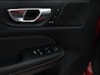Volvo S60 2.0 B4 Plus Dark (NL-Auto / Pano / Camera / H&K / ACC / Stoel-Stuurverw. / Carplay)
